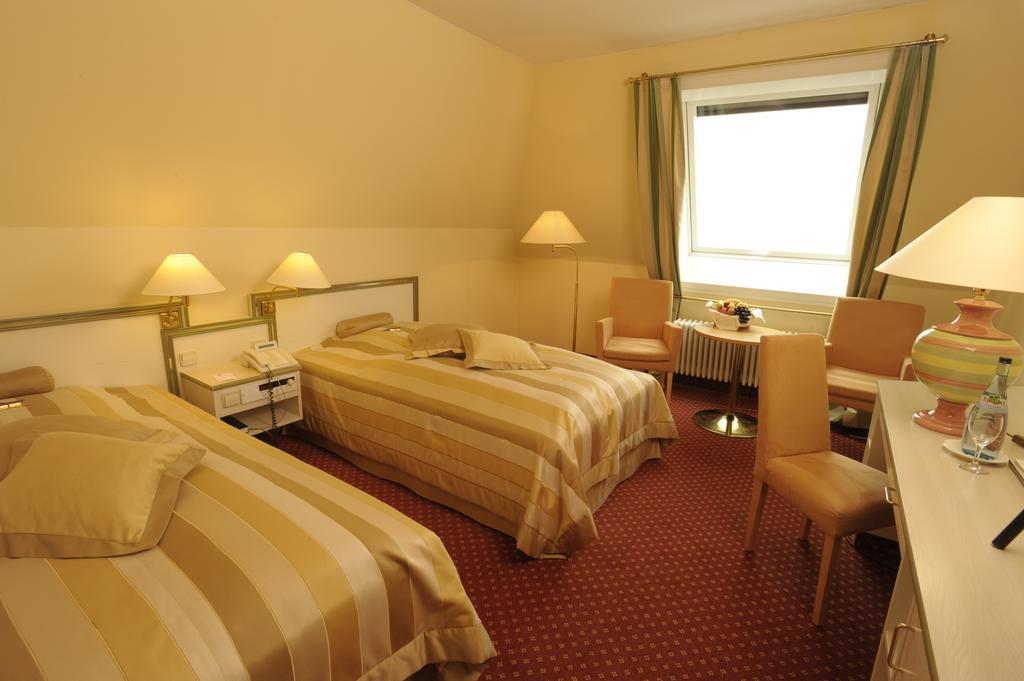 Panoramahotel Waldenburg Waldenburg  Δωμάτιο φωτογραφία